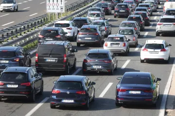 Nemoguće gužve na hrvatskim cestama: 'Čovjek putuje devet sati od Zagreba do Zadra'