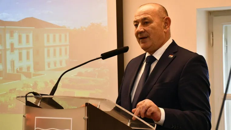 Medved podsjetio kako su hrvatski vojnici dijelili hranu kolonama srpskih izbjeglica: 'Nije ih Hrvatska protjerala'