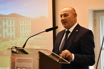 Medved podsjetio kako su hrvatski vojnici dijelili hranu kolonama srpskih izbjeglica: 'Nije ih Hrvatska protjerala'