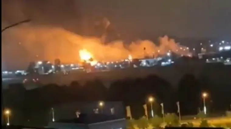 Ukrajinci tijekom noći izveli siloviti napad na Rusiju: Eksplozija i požar u skladištu nafte