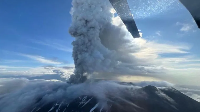 Masivni potres probudio vulkan koji je spavao 600 godina: Snimke erupcije imrpesioniraju, ali i zastrašuju