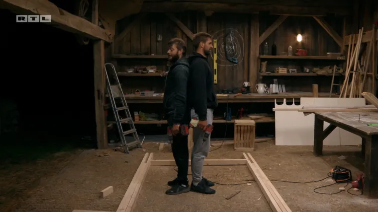 Jedna tajna je uspješno je otkrivena, ali novi misterij ne da mira vođi: 'Gorjet će i krava, i štala, i čitava kuća!'