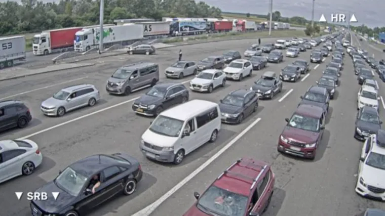 Kaos na cestama, kolona na Bajakovu duga pet kilometara: Na ovim pravcima ćete sigurno zapeti