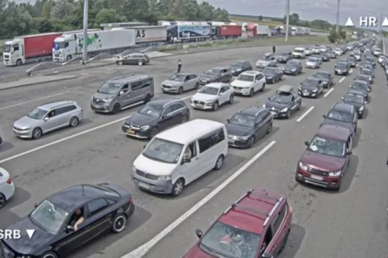 Kaos na cestama, kolona na Bajakovu duga pet kilometara: Na ovim pravcima ćete sigurno zapeti