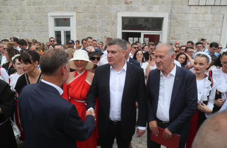 Kakva dama! Sanja Milanović zasjala u crvenoj kombinaciji: Prisjetite se njezinih top izdanja