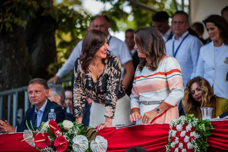 Kakva dama! Sanja Milanović zasjala u crvenoj kombinaciji: Prisjetite se njezinih top izdanja