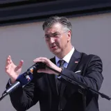 Plenković: Zagreb ne trguje oružjem s Izraelom