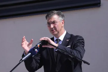 Plenković: Zagreb ne trguje oružjem s Izraelom