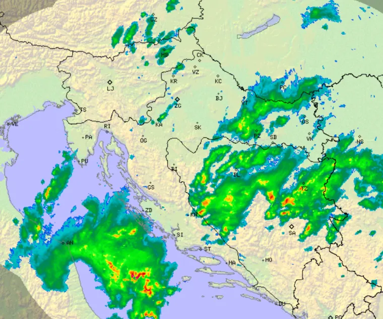 Nad Sinjom olujni oblak od 12 kilometara: Na ulicama nestvarne scene, stvorile se bujice!