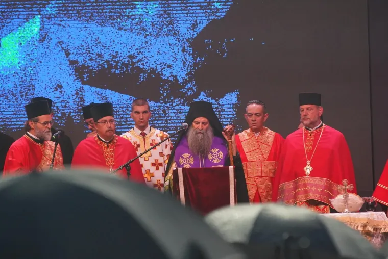 Tisuće Srba se okupilo, Vučić zagrmio: 'Više nikad i nikome neće uspjeti nijedna Oluja'