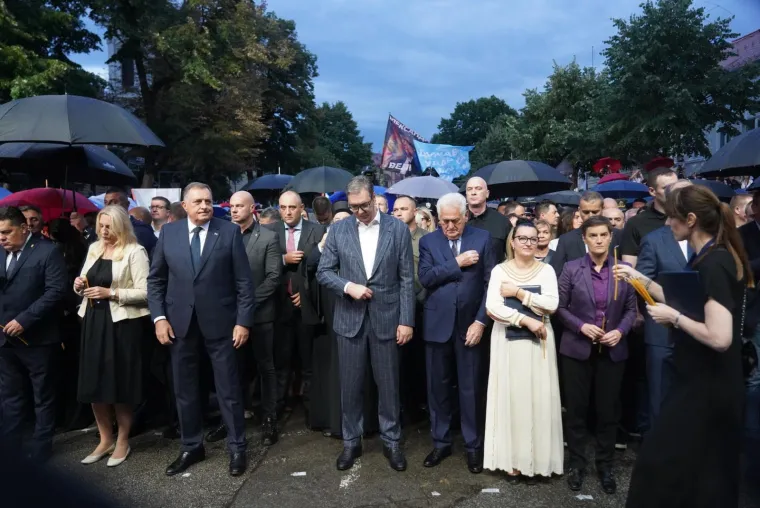 Tisuće Srba se okupilo, Vučić zagrmio: 'Više nikad i nikome neće uspjeti nijedna Oluja'