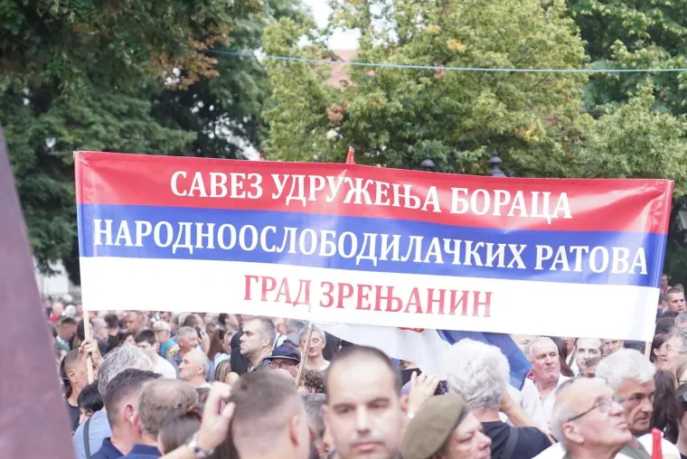 Tisuće Srba se okupilo, Vučić zagrmio: 'Više nikad i nikome neće uspjeti nijedna Oluja'