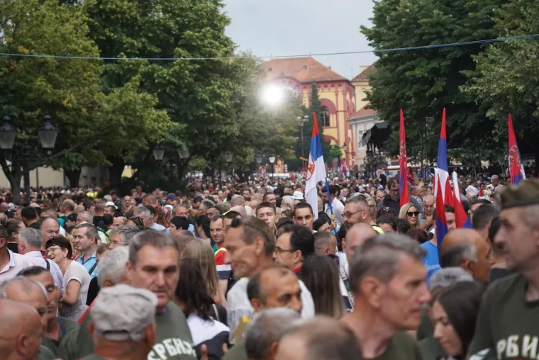 Tisuće Srba se okupilo, Vučić zagrmio: 'Više nikad i nikome neće uspjeti nijedna Oluja'