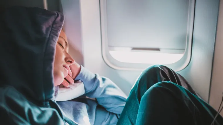 Vrijedi probati: 'Vojna metoda spavanja’ omogućiti će da zaspite u avionu za samo nekoliko minuta