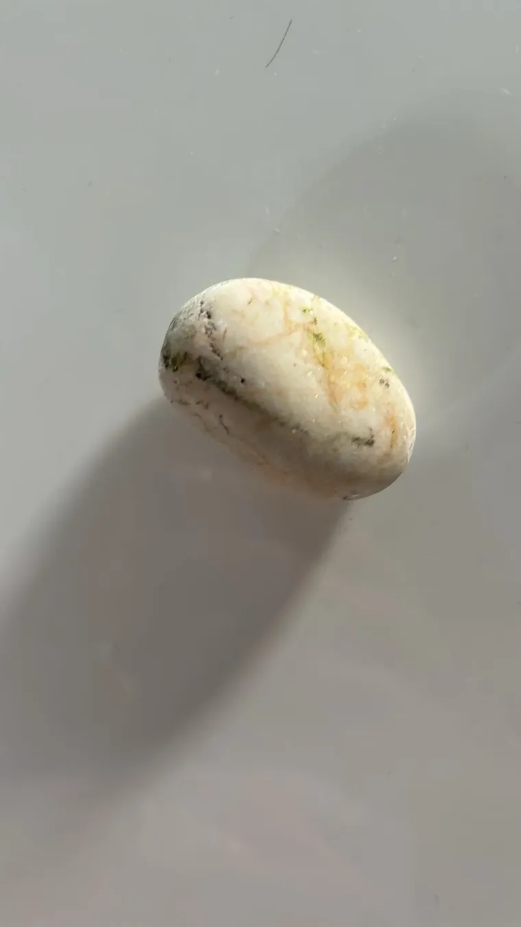 Vozačici u Karlovcu s balkona doletio kamen u staklo! 'Ovo je teški idiotizam'