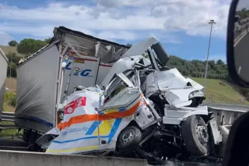 Kamion potpuno smrskan, troje umrlo u vozilu hitne: Cure detalji horora na autocesti