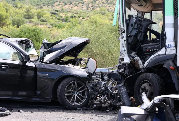 Stravičan lančani sudar u Šibeniku: Poginula jedna osoba, očevid je u tijeku