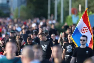 Ovo se zaista rijetko viđa: Horda ljudi spremno korača k sinjskom Hipodromu