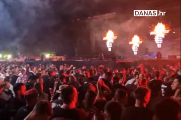 Koncert kasni, a obožavatelji u punom gasu: Donosimo tračak atmosfere sa sinjskog hipodroma