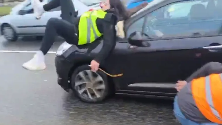 Vučić pomilovao vozačicu koja je tijekom prosvjeda autom udarila studenticu i teško je ozlijedila