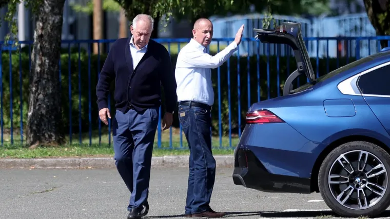 Iz zatvora ravno kući u Kozarčevu: Sanader na slobodi, ali i dalje bez riječi