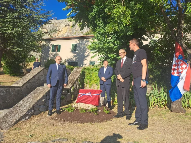 Velika proslava u Kninu i letački spektakl na hrvatskom nebu! Nižu se reakcije na Milanovićev potez