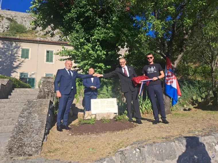 Velika proslava u Kninu i letački spektakl na hrvatskom nebu! Nižu se reakcije na Milanovićev potez