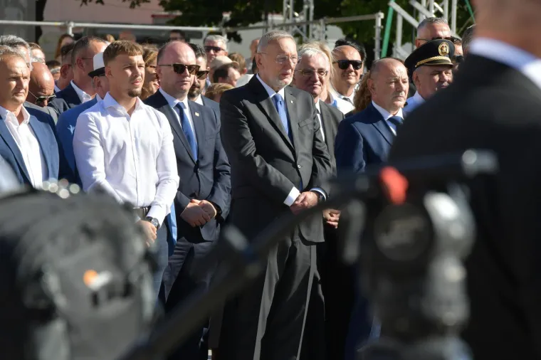 Velika proslava u Kninu i letački spektakl na hrvatskom nebu! Nižu se reakcije na Milanovićev potez