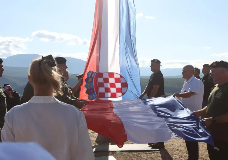 Velika proslava u Kninu i letački spektakl na hrvatskom nebu! Nižu se reakcije na Milanovićev potez