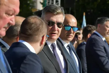 Tako blizu, a daleko: Milanović i Plenković položili vijence, evo tko je još došao u Knin