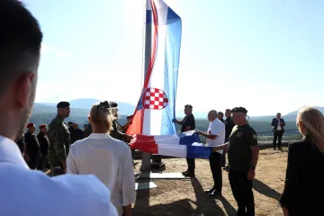 Hrvatski barjak se zavijorio: Ovo su veličanstveni prizori s Kninske tvrđave