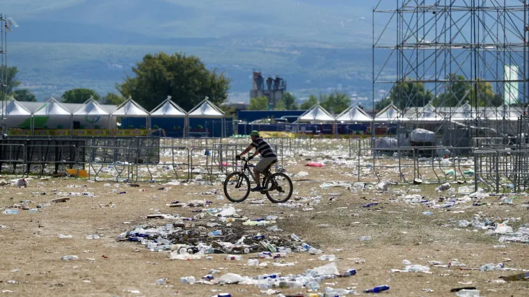 Jutro nakon koncerta Thompsona: Hrpetina smeća i još poneki obožavatelj