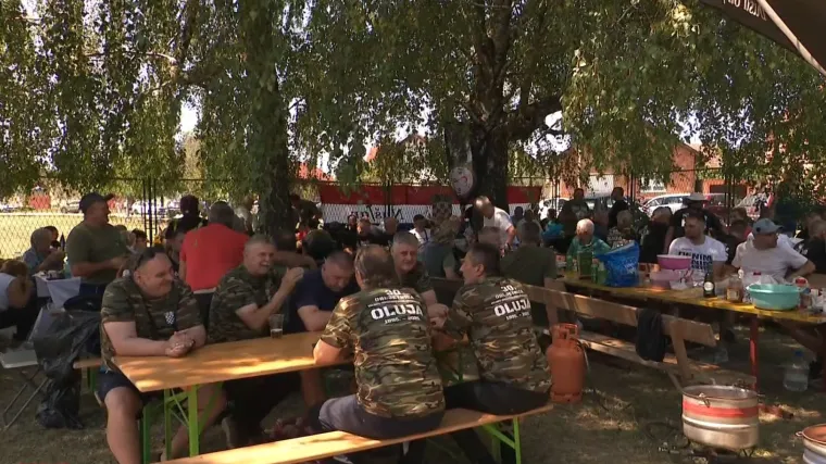 A ovako se slavilo u Nuštru! Na grahijadi 50-ak braniteljskih timova, a igrale i Snaše protiv Debelih baja