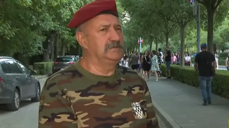 Kninom zvone dalmatinske pisme, veteran 4. Gardijske posebno emotivan: 'Nadam se da ćemo se naći'