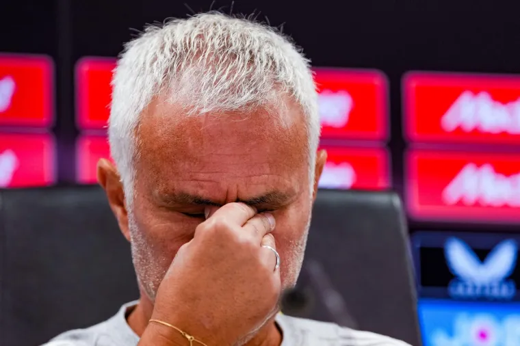 Mourinho u suzama, ne sjećamo se kada smo ga vidjeli ovakvoga: 'Zaboravimo nogomet...'