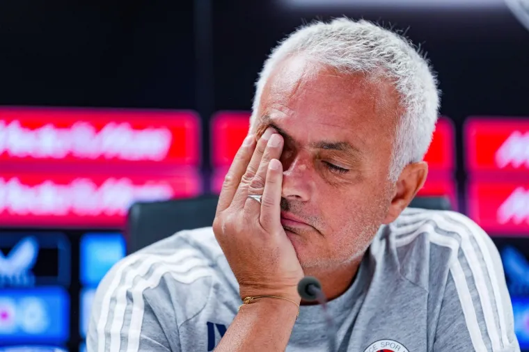 Mourinho u suzama, ne sjećamo se kada smo ga vidjeli ovakvoga: 'Zaboravimo nogomet...'