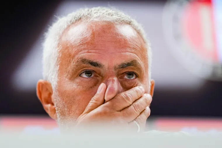 Mourinho u suzama, ne sjećamo se kada smo ga vidjeli ovakvoga: 'Zaboravimo nogomet...'