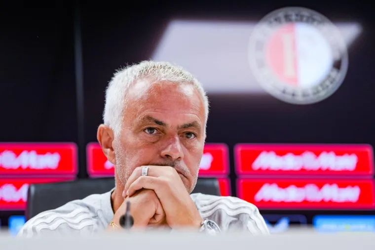 Mourinho u suzama, ne sjećamo se kada smo ga vidjeli ovakvoga: 'Zaboravimo nogomet...'