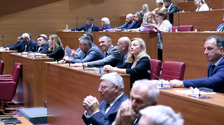 Koliko koštaju zastupnici? Uz plaću od 4.000 eura financirali smo im i hrpu ostalih troškova