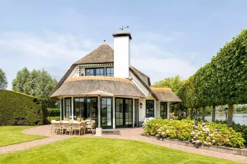 Ova luksuzna vila izgleda kao iz bajke: U uredu skriva nešto nevjerojatno, a vrijedi kao suho zlato