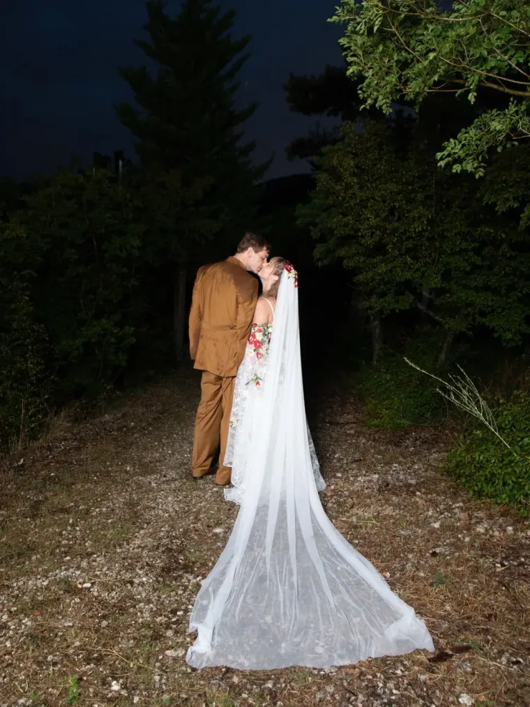 Neobična vjenčanica glumice odu&scaron;evila! Jagoda Kumrić i suprug objavili fotografije vjenčanja