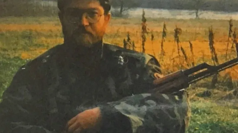 Picula objavio sliku sebe s puškom pa razbijesnio Srbe: Nižu se negativni komentari