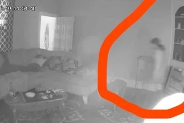 U kući im se ukazuje duh pokojne djevojčice? Korisnik Reddita prestravio ljude jezivim zapisima