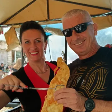 Kaos u Sinju nakon koncerta: Mara Uštipak priznala koliko je uštipaka pekla u izazovnim uvjetima