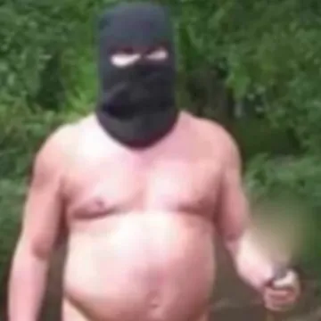 Gol je iskočio iz grmlja s dildom na štapu i isprepadao turistkinje
