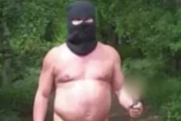 Gol je iskočio iz grmlja s dildom na štapu i isprepadao turistkinje