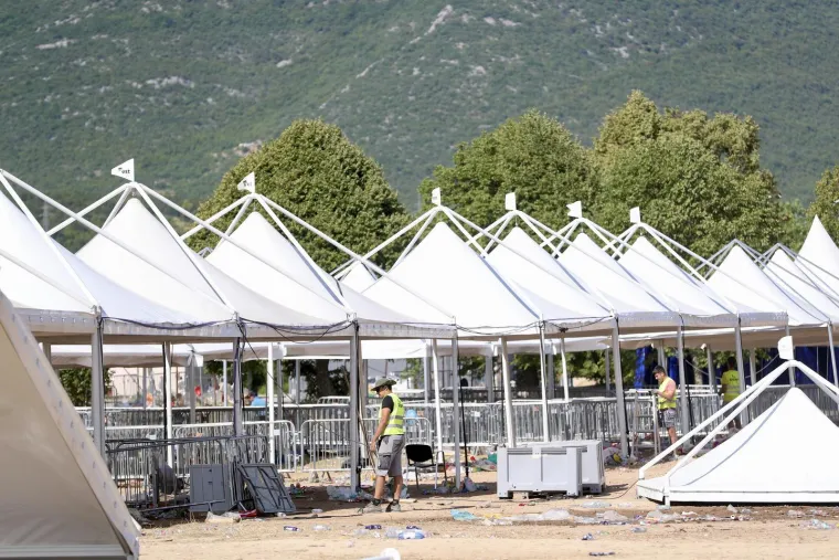 Ispovijest liječnika na Thompsonovom koncertu: 'Ostavili su nas zatočene na hipodromu do jutra, bez hrane, vode, promzrle'