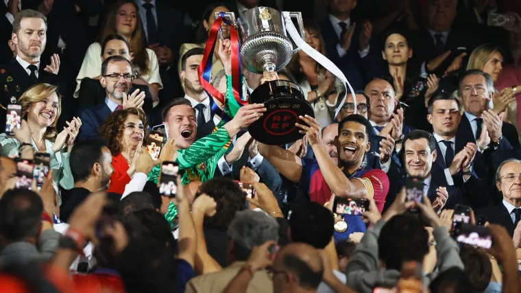 Barcelona se obrušila na (donedavnog) kapetana: Oduzeli mu vrpcu i žele da ode, ali se boje jedne stvari