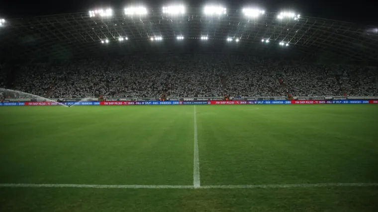 Kamera snimila sukob na dječjoj tribini! Uzavrele strasti smirivala i dama: 'Do&scaron;la je i policija'