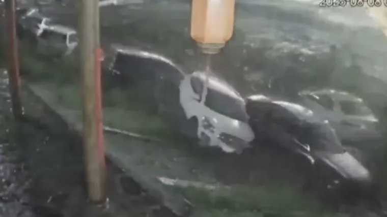 Najmanje 10 mrtvih u vremenskoj kataklizmi: Šire se prizori užasa